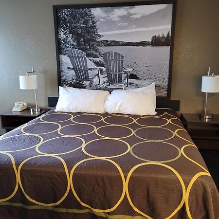 Hotel Super 8 By Wyndham Ionia Mi Esterno foto