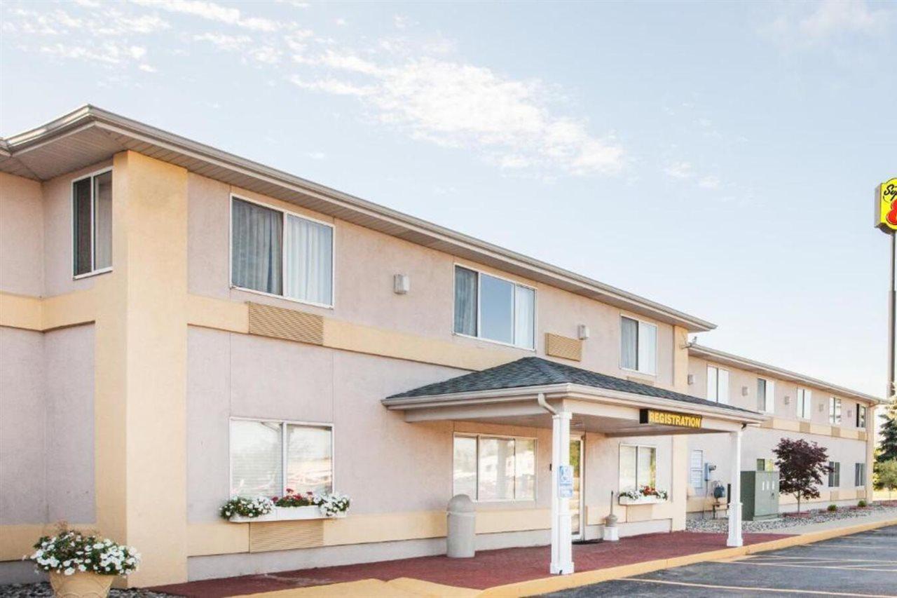 Hotel Super 8 By Wyndham Ionia Mi Esterno foto