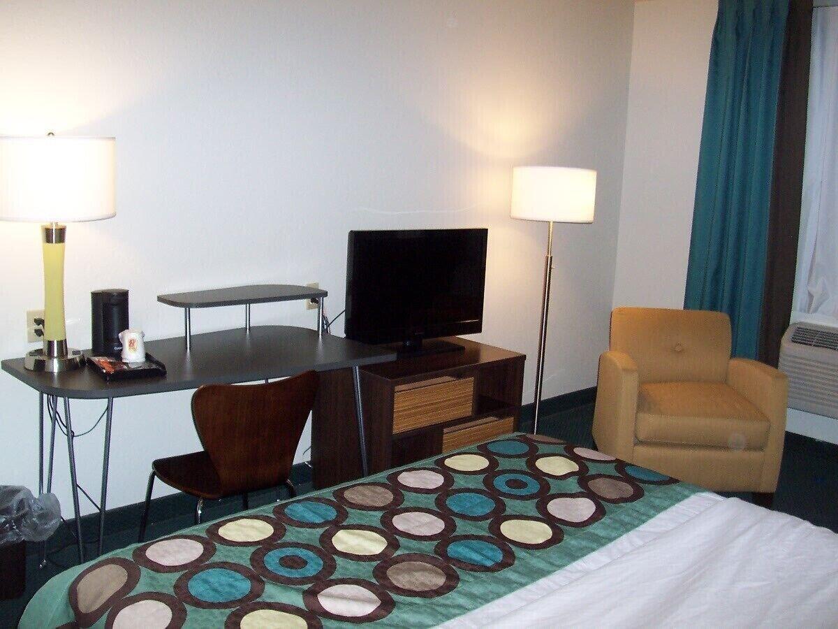 Hotel Super 8 By Wyndham Ionia Mi Esterno foto