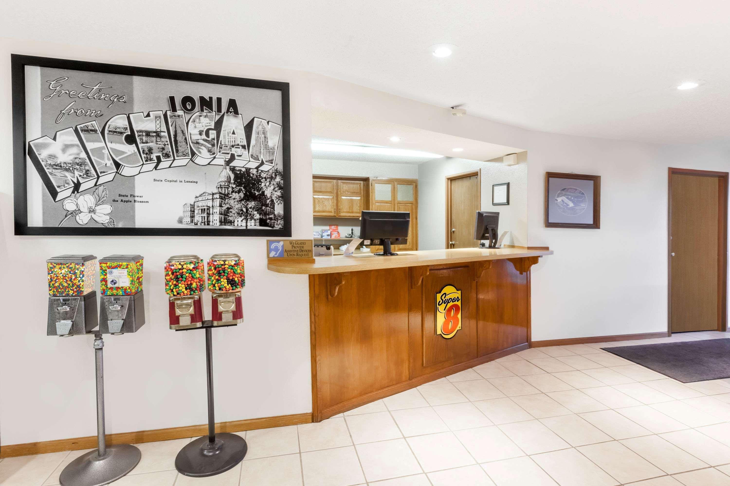 Hotel Super 8 By Wyndham Ionia Mi Esterno foto