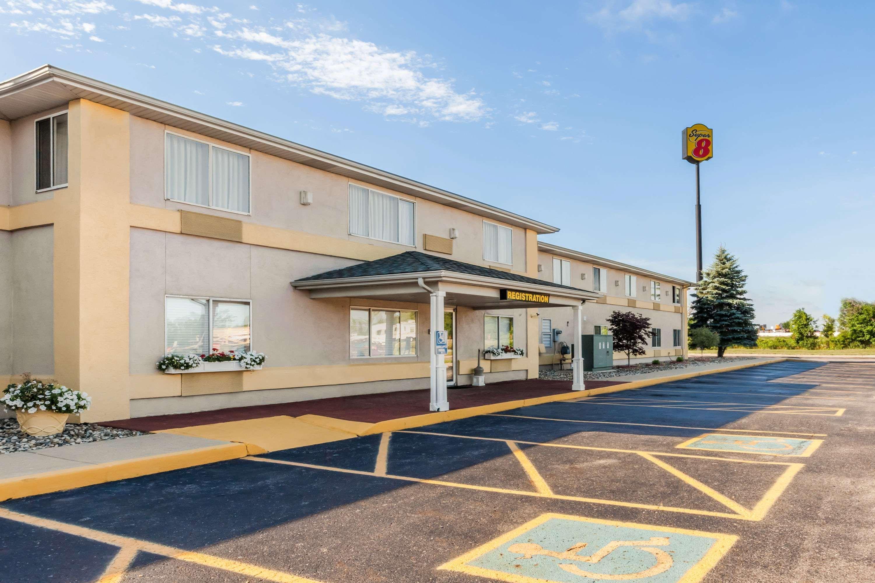 Hotel Super 8 By Wyndham Ionia Mi Esterno foto