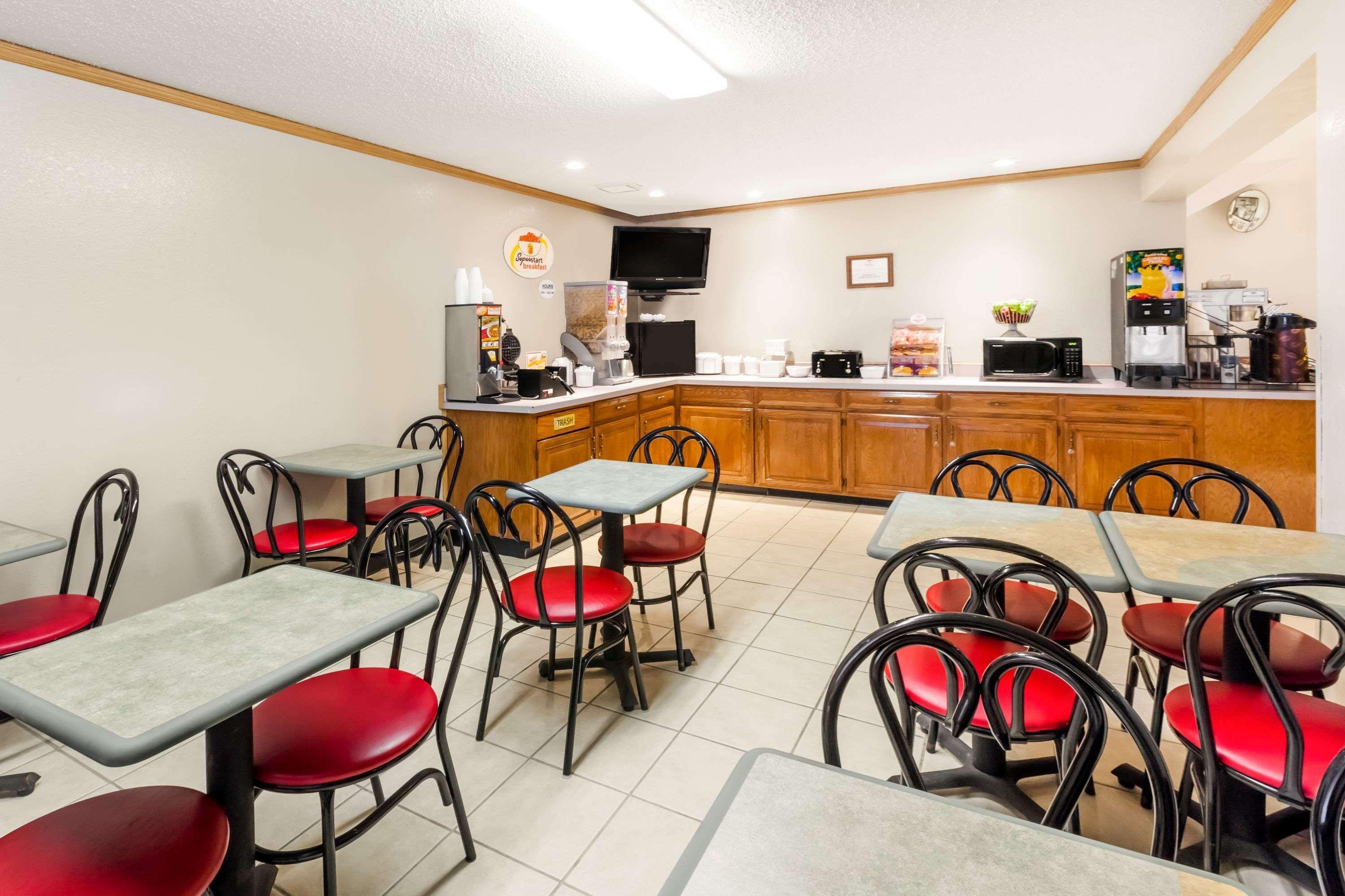 Hotel Super 8 By Wyndham Ionia Mi Esterno foto