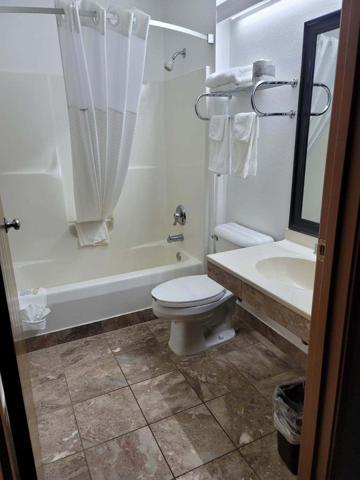 Hotel Super 8 By Wyndham Ionia Mi Esterno foto