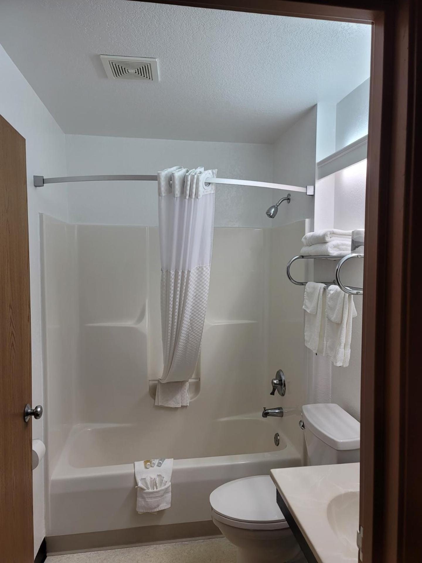 Hotel Super 8 By Wyndham Ionia Mi Esterno foto