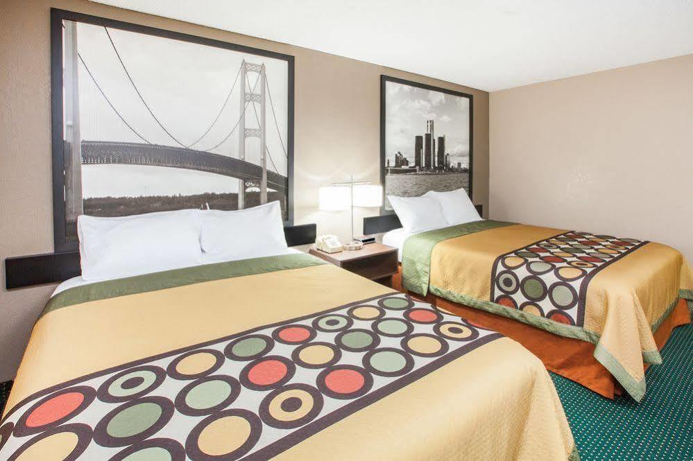Hotel Super 8 By Wyndham Ionia Mi Esterno foto